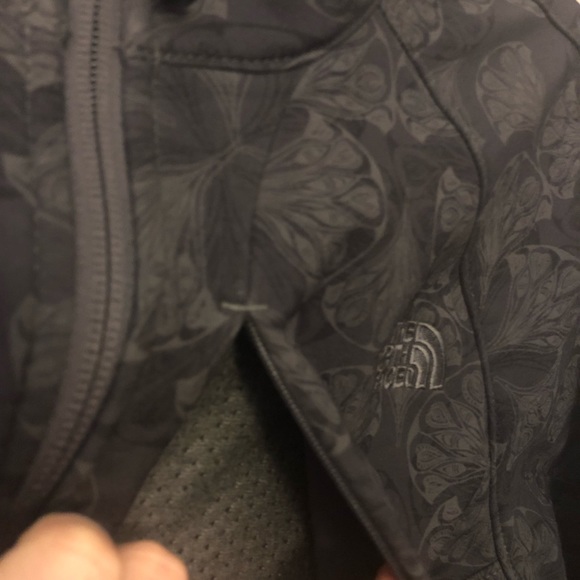 PRICE DROP!! North Face Jacket - Picture 5 of 8